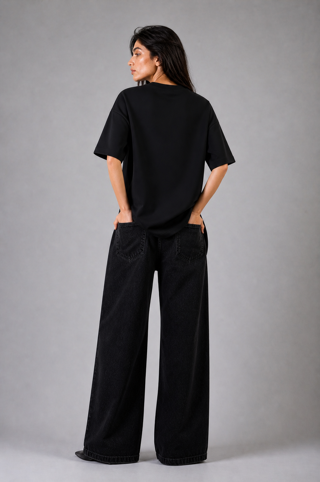 MOMMIN Oversized Black Mom's Edition Tee